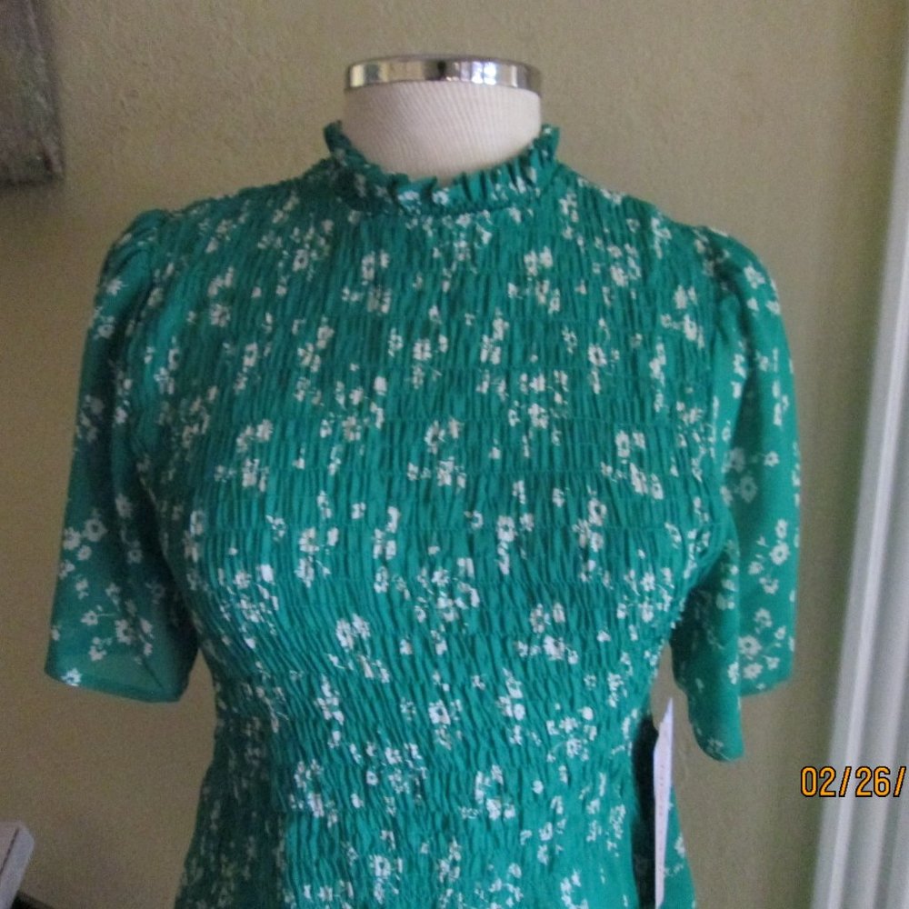 NWT Adorable Green Pleated Flattering Top M L - Picture 2 of 13